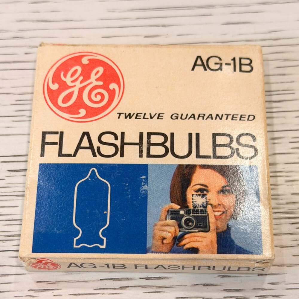 AG-1B GE Vintage Flashbulbs Pack of 12 Bulbs Total Camera General Electric BOX